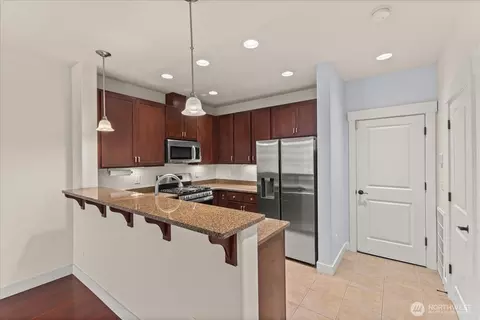 Kitchen - 13914 N Pointe Cir #E, Mill Creek, WA 98012 photo 3 of 3