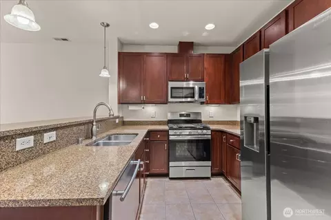 Kitchen - 13914 N Pointe Cir #E, Mill Creek, WA 98012 photo 1 of 3