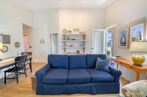 Living - 406 Oregon Ave N, Long Beach, WA 98631 photo 5 of 7