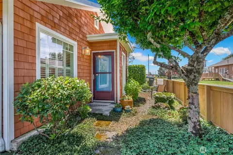 Exterior - 406 Oregon Ave N, Long Beach, WA 98631 photo 4 of 5