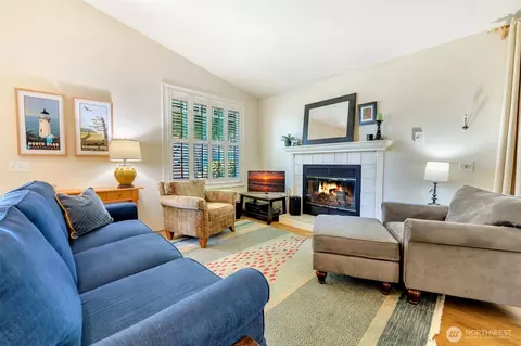 Living - 406 Oregon Ave N, Long Beach, WA 98631 photo 3 of 7