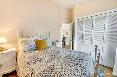 Bedroom - 406 Oregon Ave N, Long Beach, WA 98631 photo 2 of 4