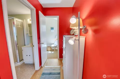 Entry Way - 406 Oregon Ave N, Long Beach, WA 98631 photo 1 of 1