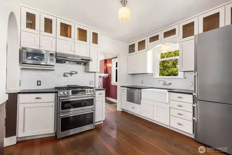 Kitchen - 1401 Lombard Ave, Everett, WA 98201 photo 2 of 2