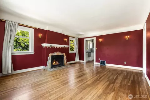 Living - 1401 Lombard Ave, Everett, WA 98201 photo 1 of 2