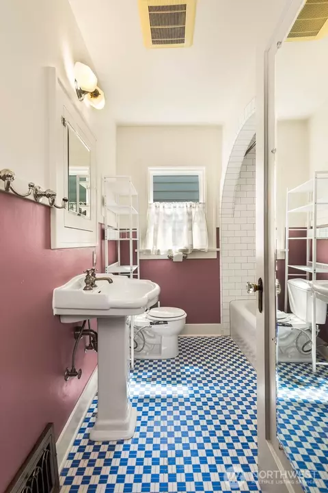Bath - 1401 Lombard Ave, Everett, WA 98201 photo 1 of 3