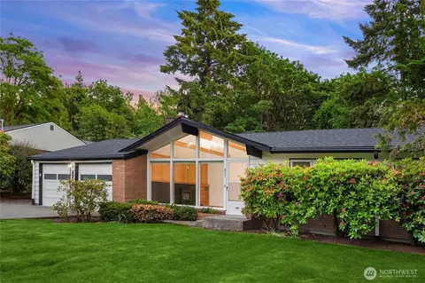 827 Marine View Cir SW, Normandy Park, WA 98166