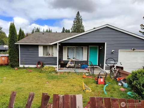 203 St Helens Way, Winlock, WA 98596