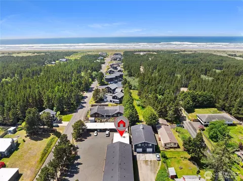 1611 Ocean Beach Blvd S #4, Long Beach, WA 98631