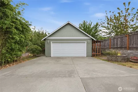2484 Soundview Dr NE, Bainbridge Island, WA 98110