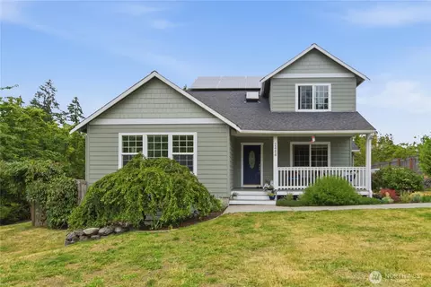 2484 Soundview Dr NE, Bainbridge Island, WA 98110