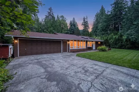 592 Sprague Valley Dr, Maple Falls, WA 98266