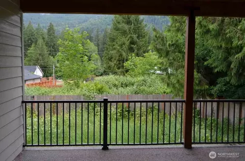 Exterior - 7955 Apache Dr, Maple Falls, WA 98266 photo 2 of 4