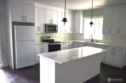Kitchen - 7955 Apache Dr, Maple Falls, WA 98266 photo 1 of 2