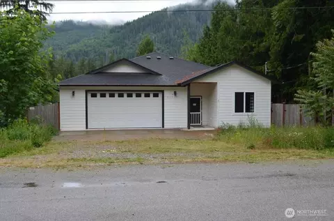 7955 Apache Dr, Maple Falls, WA 98266