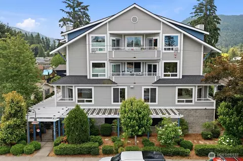 275 E Sunset Way #1A, Issaquah, WA 98027
