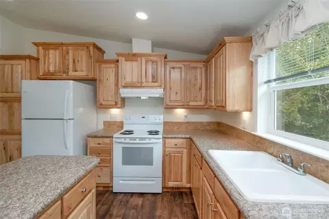 Kitchen - 285 Bon Jon View Way, Sequim, WA 98382 photo 4 of 6