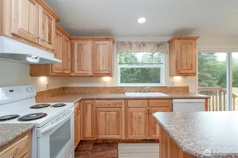 Kitchen - 285 Bon Jon View Way, Sequim, WA 98382 photo 5 of 6