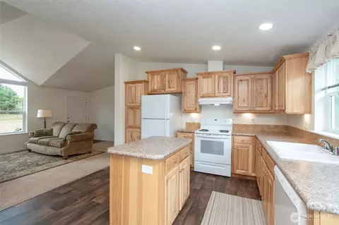 Kitchen - 285 Bon Jon View Way, Sequim, WA 98382 photo 3 of 6