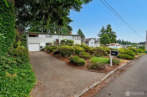 143 S 297th Pl, Federal Way, WA 98003