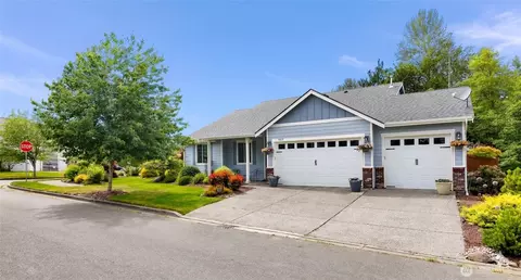 927 Clearwater Ct, Mount Vernon, WA 98273