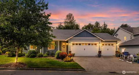 927 Clearwater Ct, Mount Vernon, WA 98273