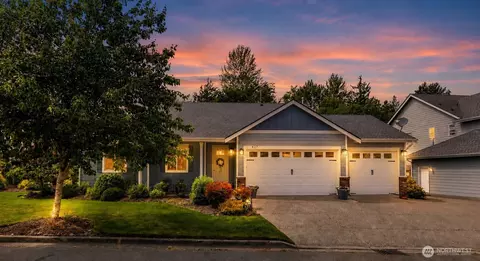 927 Clearwater Ct, Mount Vernon, WA 98273