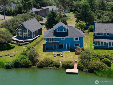 142 Sea Breeze SE, Ocean Shores, WA 98569