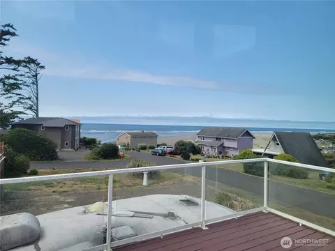 15 Diamond Dr, Pacific Beach, WA 98571