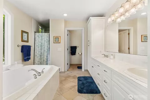 Bath - 175 Oak Point Dr, Chehalis, WA 98532 photo 1 of 7
