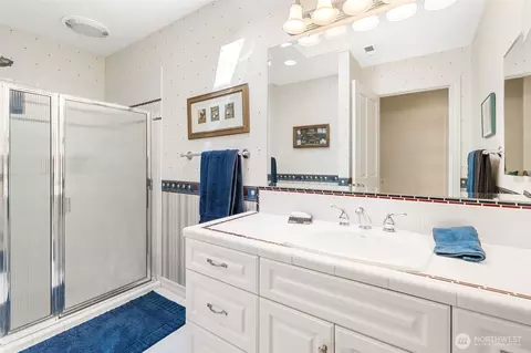 Bath - 175 Oak Point Dr, Chehalis, WA 98532 photo 5 of 7