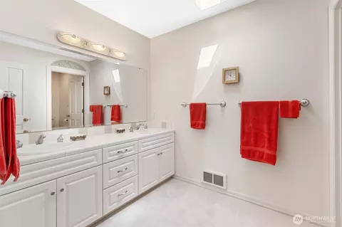 Bath - 175 Oak Point Dr, Chehalis, WA 98532 photo 6 of 7