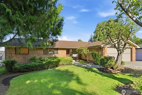 16532 34th Ave NE, Lake Forest Park, WA 98155