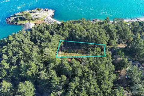 206 Island Dr, Friday Harbor, WA 98250
