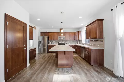 Kitchen - 20201 20th Ave E, Spanaway, WA 98387 photo 2 of 3