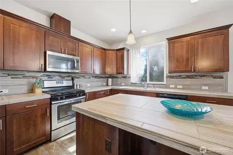 Kitchen - 20201 20th Ave E, Spanaway, WA 98387 photo 1 of 3