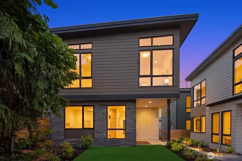 543 16th Ave W, Kirkland, WA 98033