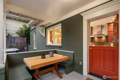 Exterior - 721 18th Ave E, Seattle, WA 98112 photo 6 of 7