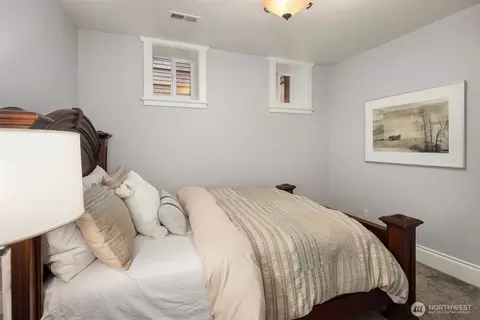 Bedroom - 721 18th Ave E, Seattle, WA 98112 photo 4 of 4