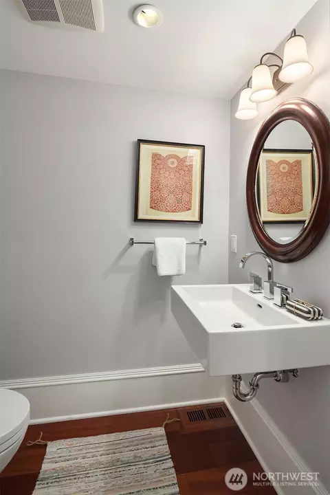 Bath - 721 18th Ave E, Seattle, WA 98112 photo 1 of 4