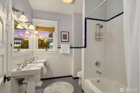 Bath - 721 18th Ave E, Seattle, WA 98112 photo 3 of 4