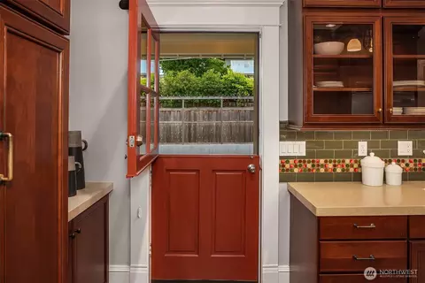 Entry Way - 721 18th Ave E, Seattle, WA 98112 photo 2 of 3
