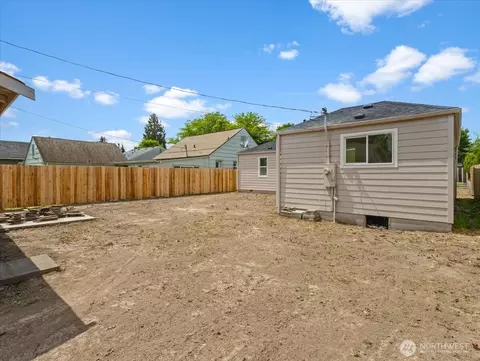 Exterior - 440 25th Ave, Longview, WA 98632 photo 2 of 3