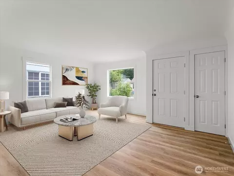 Living - 440 25th Ave, Longview, WA 98632 photo 1 of 2