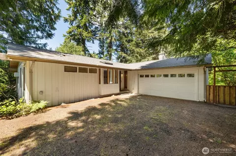 31 E Village View Dr, Allyn, WA 98524