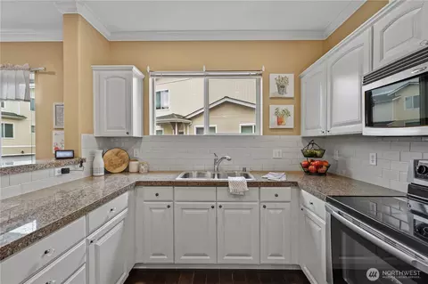 Kitchen - 14915 38th Dr SE #R1140, Bothell, WA 98012 photo 5 of 5