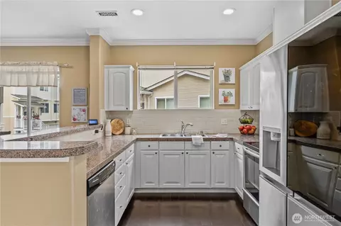 Kitchen - 14915 38th Dr SE #R1140, Bothell, WA 98012 photo 2 of 5