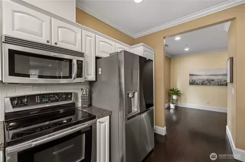 Kitchen - 14915 38th Dr SE #R1140, Bothell, WA 98012 photo 4 of 5