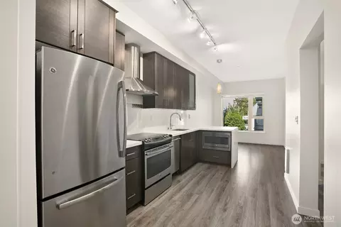 1760 NW 56th St #421, Seattle, WA 98107