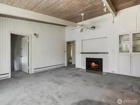 Living - 516 72nd St SE, Everett, WA 98203 photo 2 of 4